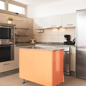 https://casa-medano-apartment-in-front-of-the-beach.adeje-hotels.com